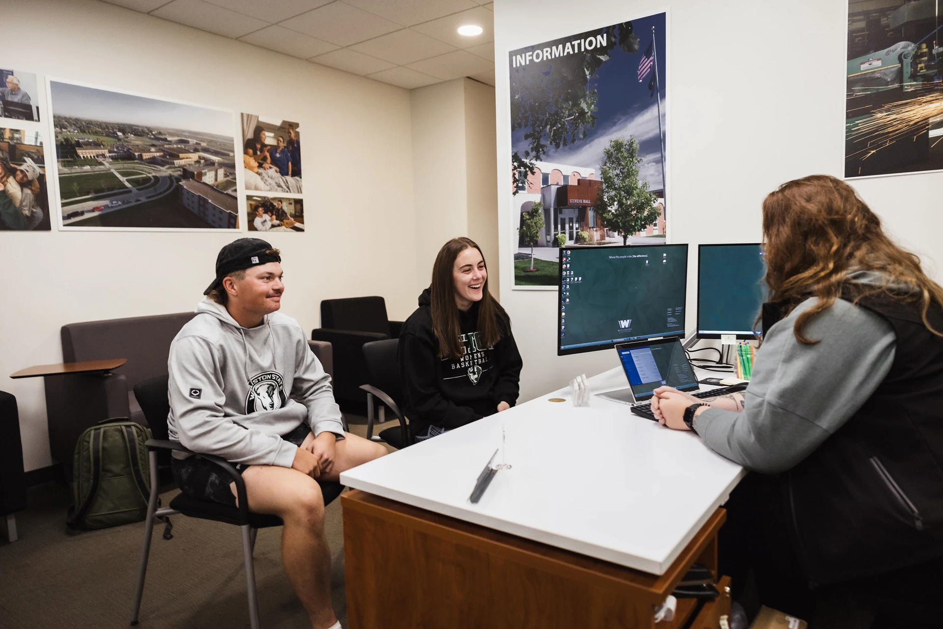 Students outside Fall